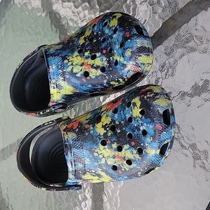 Classic printed clog.